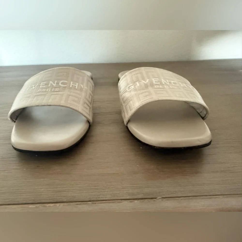 Givenchy Neutral Beige Embossed Logo Slide Sandals - Picture 2 of 9